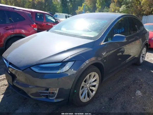 5YJXCBE26GF005047 2016 TESLA MODEL X - Image 2