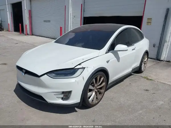 5YJXCBE26GF007090 2016 TESLA MODEL X - Image 2