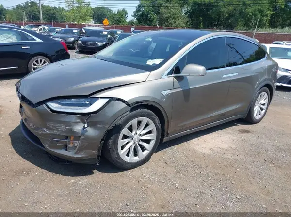 5YJXCBE26GF008224 2016 TESLA MODEL X - Image 2