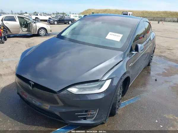 5YJXCBE26GF015383 2016 TESLA MODEL X - Image 2
