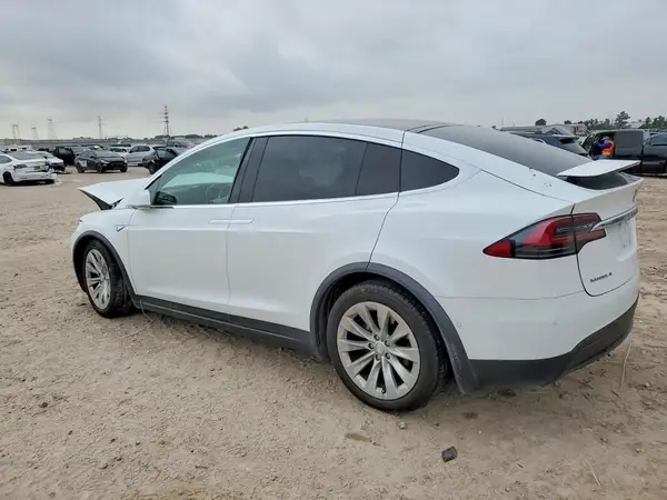 5YJXCBE26GF016548 2016 TESLA MODEL X - Image 2