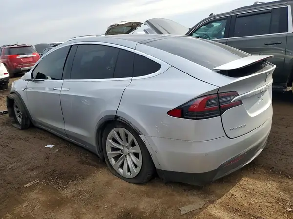 5YJXCBE26GF020566 2016 TESLA MODEL X - Image 2
