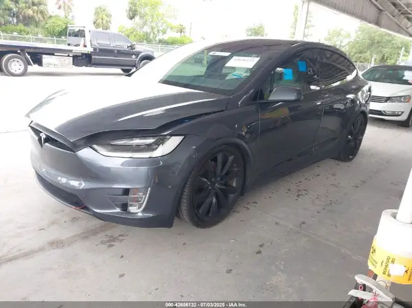 5YJXCBE26HF037997 2017 TESLA MODEL X - Image 2