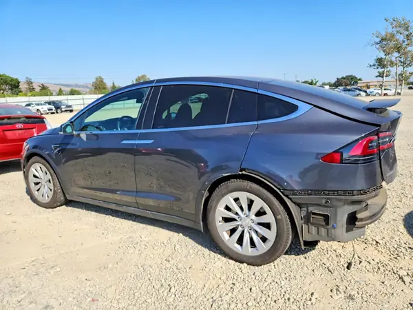 5YJXCBE26HF077027 2017 TESLA MODEL X - Image 2