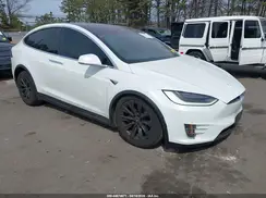 5YJXCBE26JF087983 2018 TESLA MODEL X