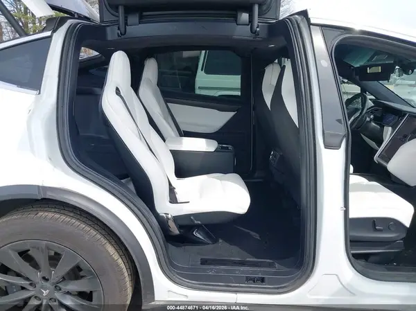 5YJXCBE26JF087983 2018 TESLA MODEL X - Image 8