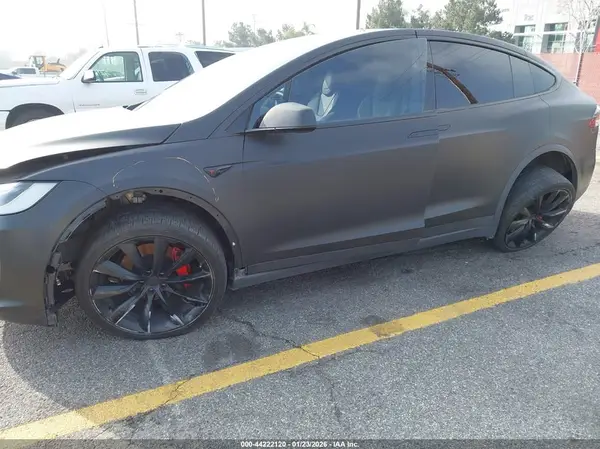 5YJXCBE26JF090821 2018 TESLA MODEL X - Image 2