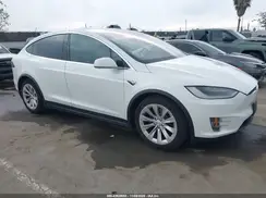 5YJXCBE26JF092035 2018 TESLA MODEL X