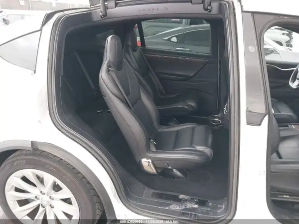 5YJXCBE26JF092035 2018 TESLA MODEL X - Image 8