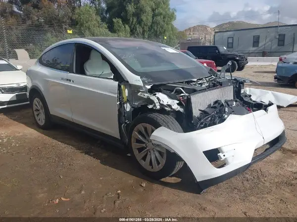 5YJXCBE26JF104667 2018 TESLA MODEL X - Image 1