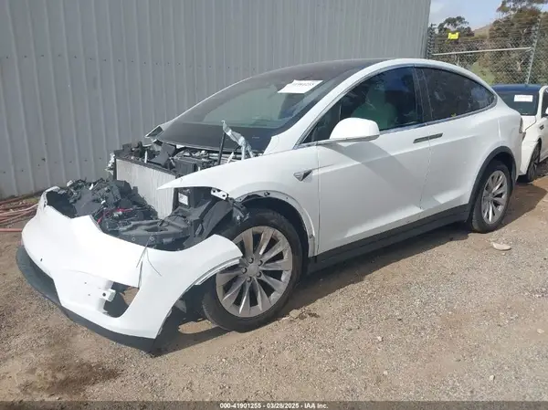 5YJXCBE26JF104667 2018 TESLA MODEL X - Image 2