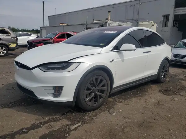 5YJXCBE26JF120321 2018 TESLA MODEL X - Image 1