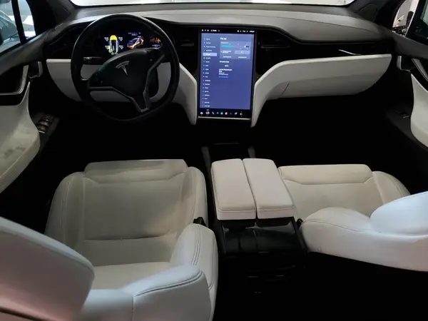 5YJXCBE26KF152946 2019 TESLA MODEL X - Image 8