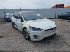 5YJXCBE26KF156978 2019 TESLA MODEL X