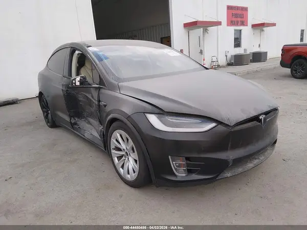 5YJXCBE26KF162425 2019 TESLA MODEL X - Image 1
