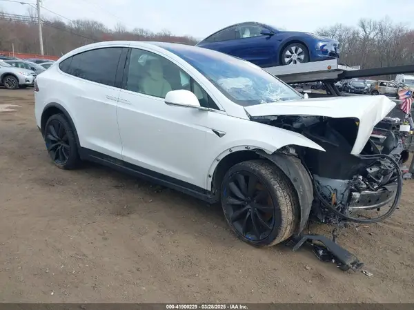 5YJXCBE26LF213956 2020 TESLA MODEL X - Image 1