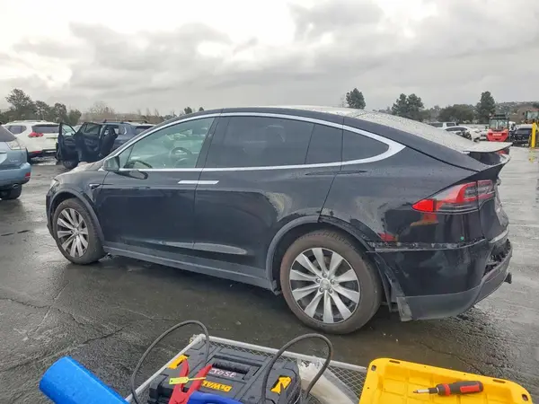 5YJXCBE26LF223001 2020 TESLA MODEL X - Image 2