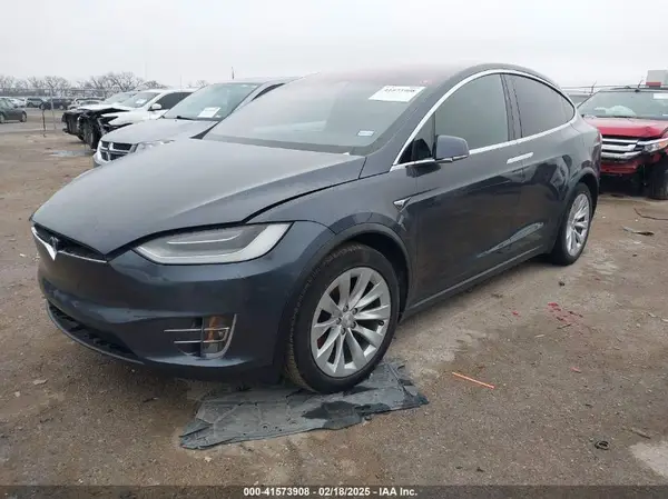 5YJXCBE26LF263045 2020 TESLA MODEL X - Image 2