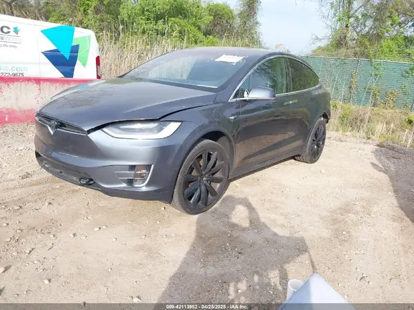 5YJXCBE26LF300370 2020 TESLA MODEL X - Image 2