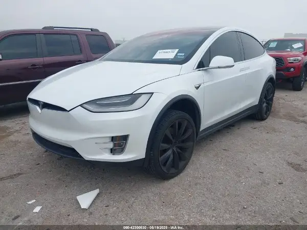 5YJXCBE26LF304404 2020 TESLA MODEL X - Image 2