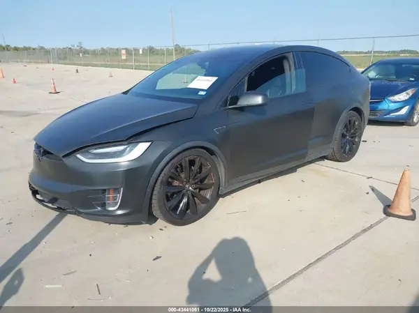 5YJXCBE27GF014176 2016 TESLA MODEL X - Image 2
