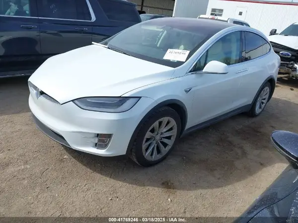 5YJXCBE27JF121834 2018 TESLA MODEL X - Image 2