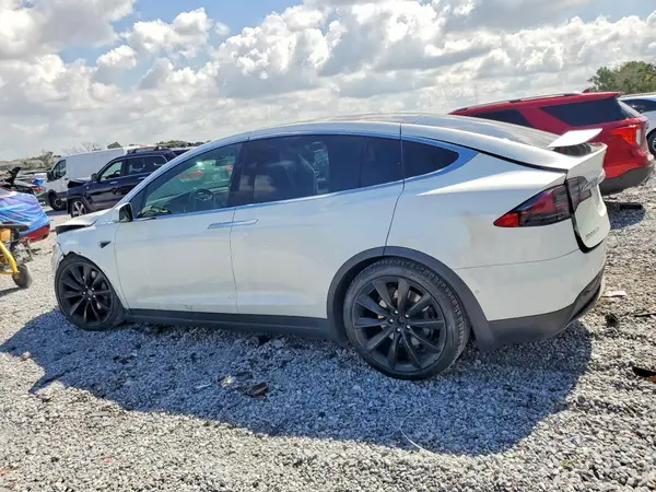 5YJXCBE28HF043879 2017 TESLA MODEL X - Image 2