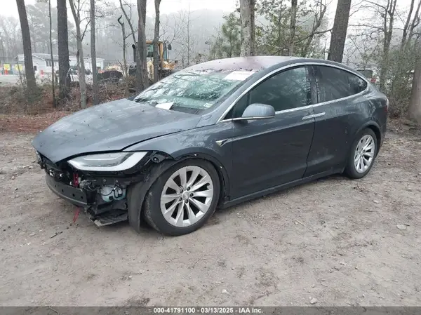 5YJXCBE28HF046104 2017 TESLA MODEL X - Image 2