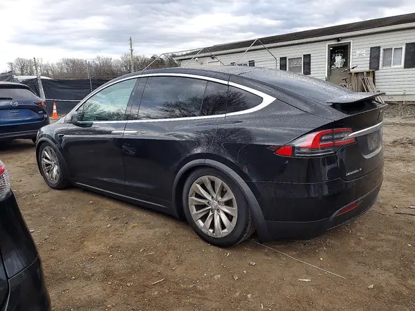 5YJXCBE28HF048046 2017 TESLA MODEL X - Image 2