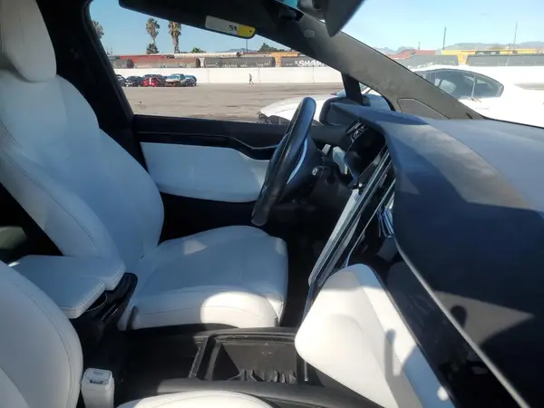 5YJXCBE28HF049973 2017 TESLA MODEL X - Image 8