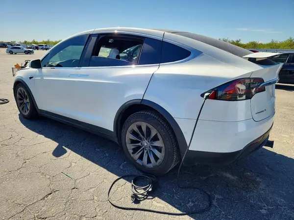 5YJXCBE28HF061203 2017 TESLA MODEL X - Image 2