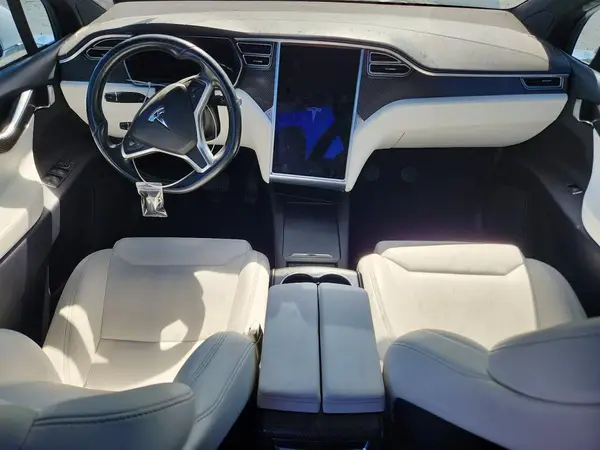 5YJXCBE28HF061203 2017 TESLA MODEL X - Image 8