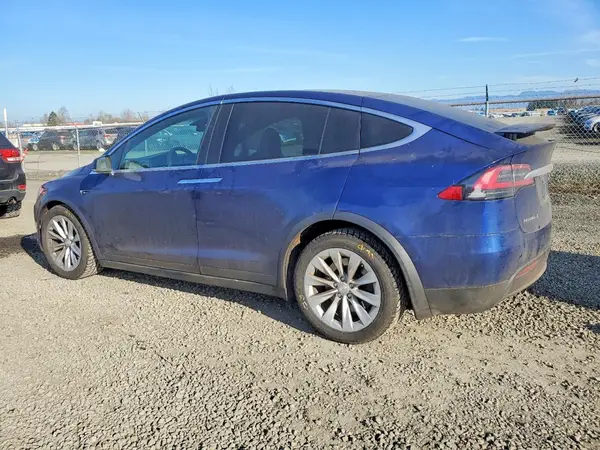 5YJXCBE28HF079605 2017 TESLA MODEL X - Image 2