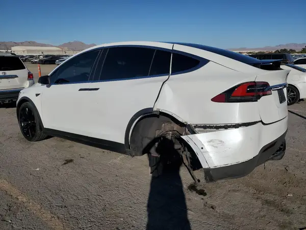 5YJXCBE28JF088584 2018 TESLA MODEL X - Image 2
