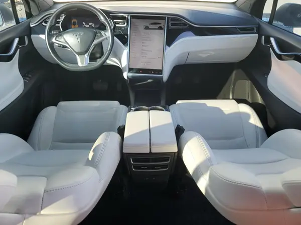 5YJXCBE28JF088584 2018 TESLA MODEL X - Image 8