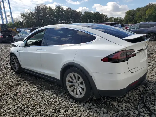 5YJXCBE28JF089444 2018 TESLA MODEL X - Image 2