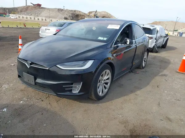 5YJXCBE28JF119655 2018 TESLA MODEL X - Image 2