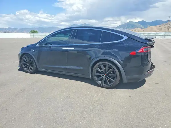 5YJXCBE28JF123365 2018 TESLA MODEL X - Image 2