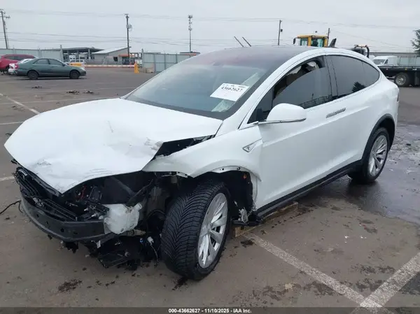 5YJXCBE29GF013160 2016 TESLA MODEL X - Image 2