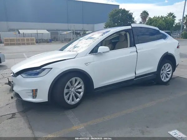 5YJXCBE29GF016849 2016 TESLA MODEL X - Image 2