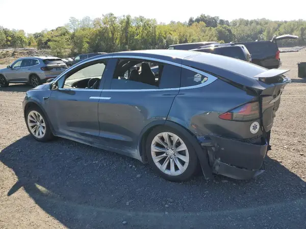 5YJXCBE29HF045897 2017 TESLA MODEL X - Image 2