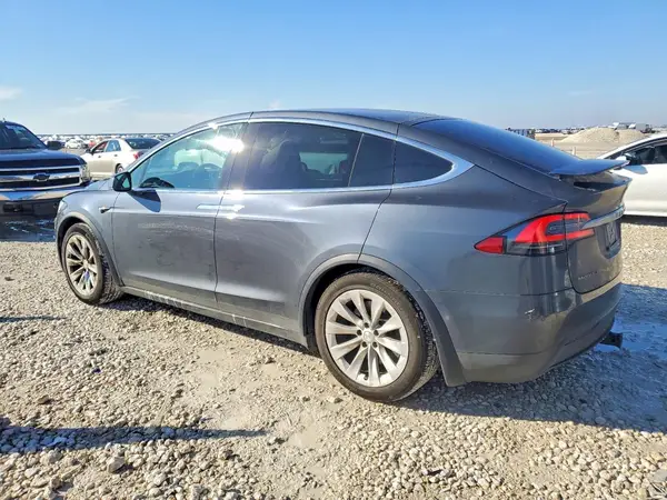 5YJXCBE29HF064028 2017 TESLA MODEL X - Image 2