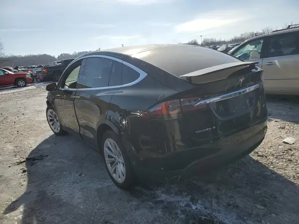 5YJXCBE29JF087718 2018 TESLA MODEL X - Image 2