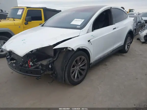 5YJXCBE29JF088402 2018 TESLA MODEL X - Image 2