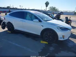 5YJXCBE29JF090733 2018 TESLA MODEL X