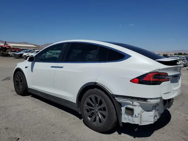 5YJXCBE29JF100807 2018 TESLA MODEL X - Image 2