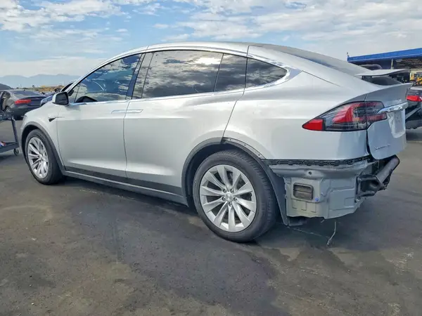 5YJXCBE29JF101973 2018 TESLA MODEL X - Image 2