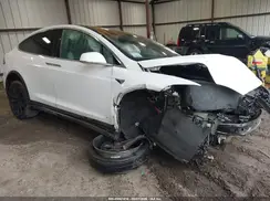 5YJXCBE29JF112391 2018 TESLA MODEL X