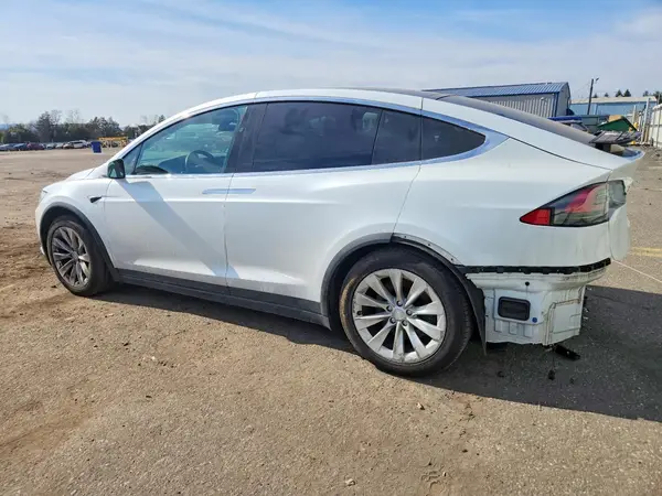 5YJXCBE29LF233344 2020 TESLA MODEL X - Image 2