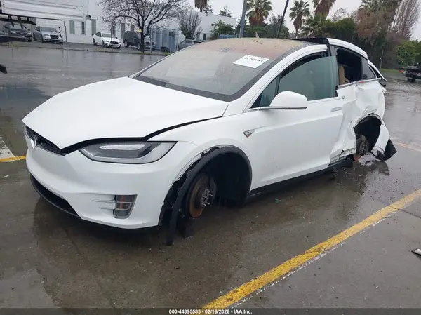 5YJXCBE2XGF008744 2016 TESLA MODEL X - Image 2